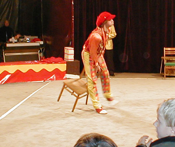 трюки циркового клоуна