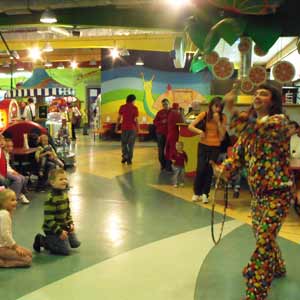 Цирковые воскресные представления клоуна в Игроленде ТРЦ "Караван"