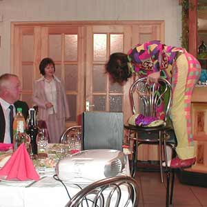 Клоун с цирковыми поздравлениями в кафе на 50-летний юбилей именинника
