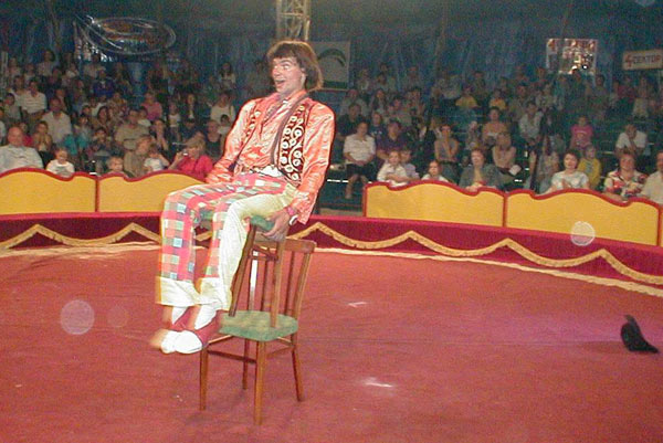 баланс клоуна на стульях