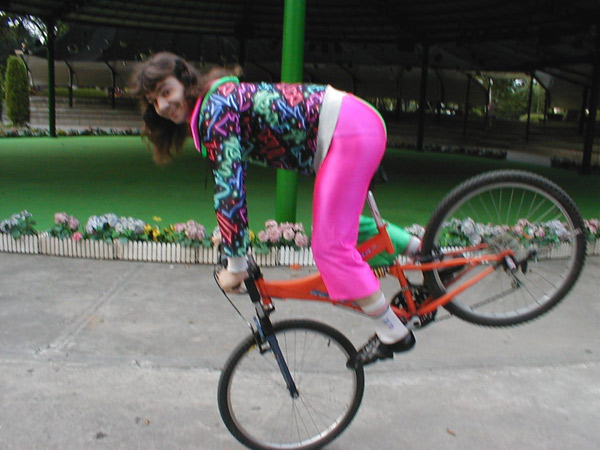 на переднем колесе велосипеда