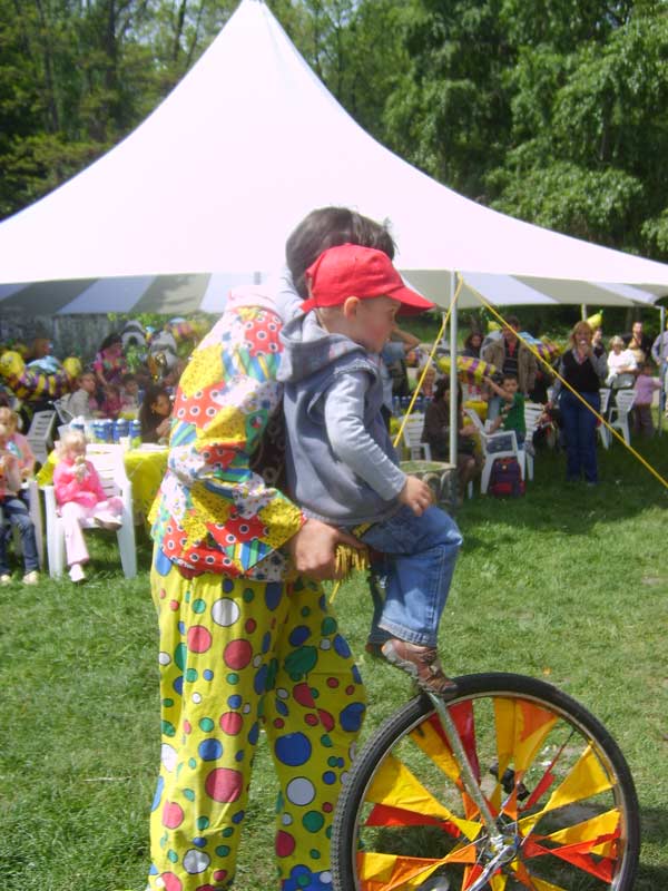 клоун моноцикл дети