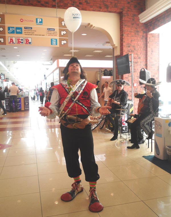 балнс шарика на голове