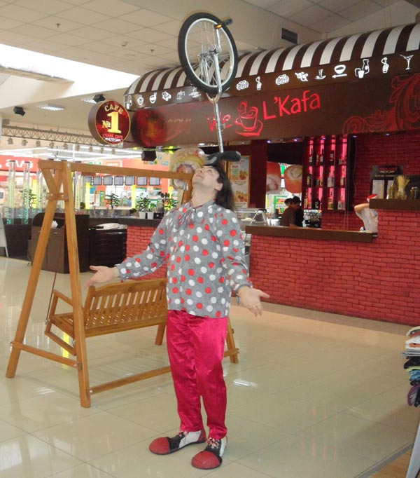 баланс моноцикла на голове