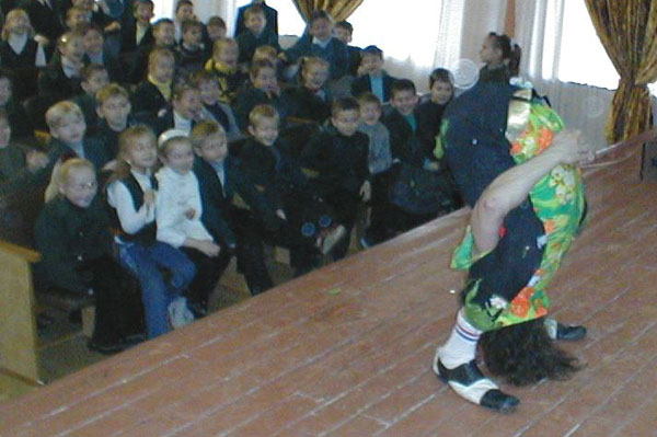 выступление клоуна в школе