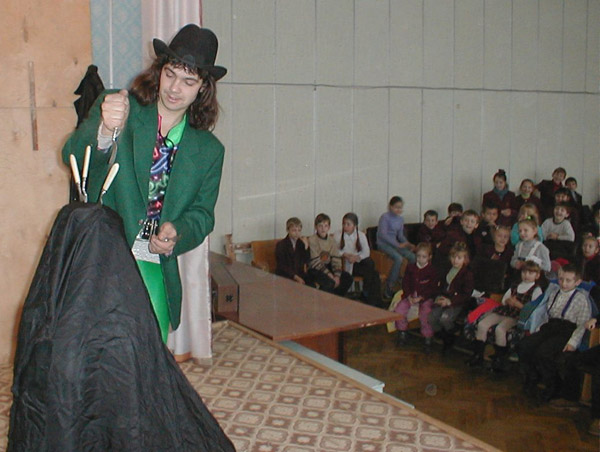 выступление фокусника в школе