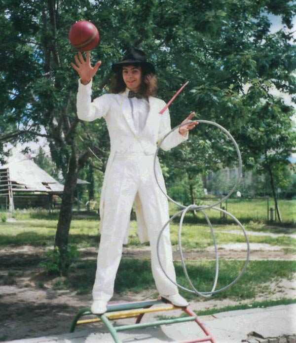 белый фрак и мяч