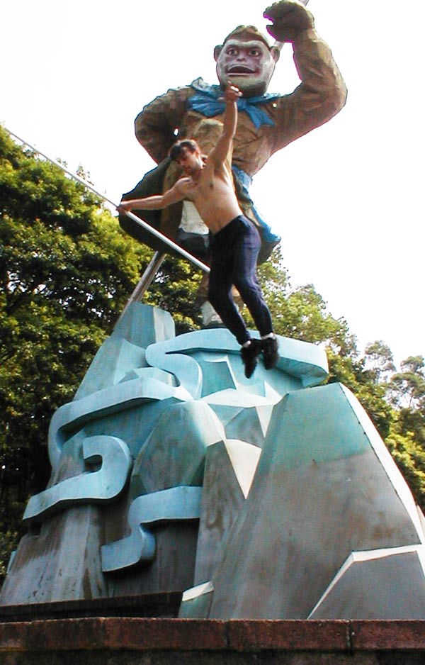 кинг-конг статуя