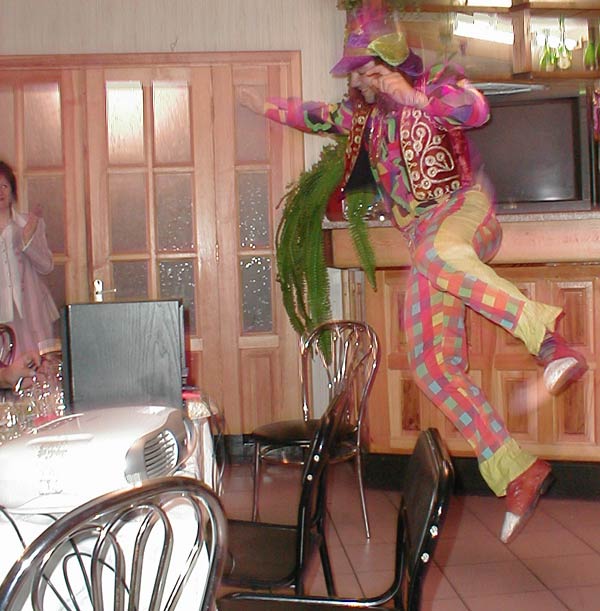 клоун для взрослых в кафе