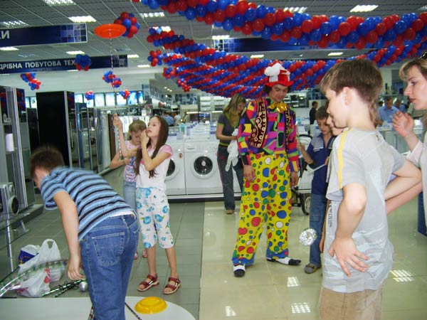 жонглирование в магазине