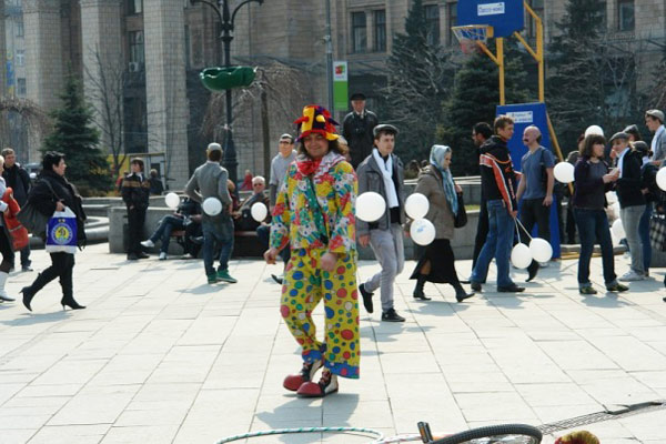 киевский клоун на крещатике