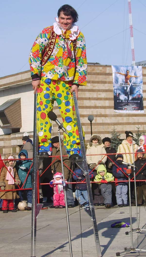 Клоун ходулист