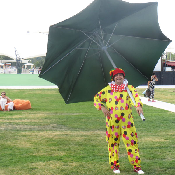 Клоун в Sky Family Park