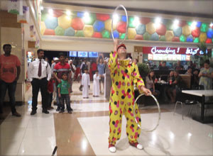 Клоун в ТРЦ Катара