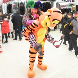 клоун и тигр