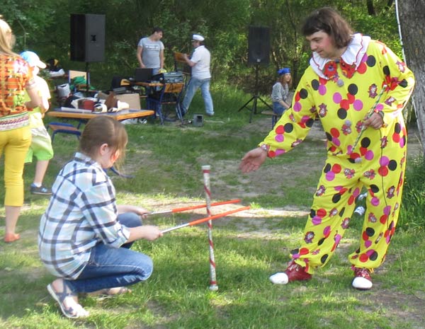 Уроки жонглирования Китайскими балибансами и другими цирковыми предметами.