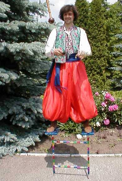 Артист в украинском костюме